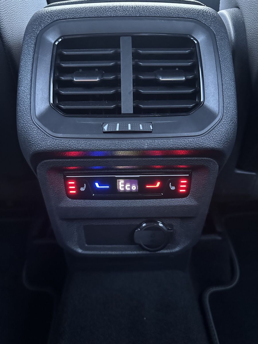 Fahrzeugabbildung Volkswagen Tiguan eHybrid R-Line Black NAV+LED+ACC+20ZO+AHK