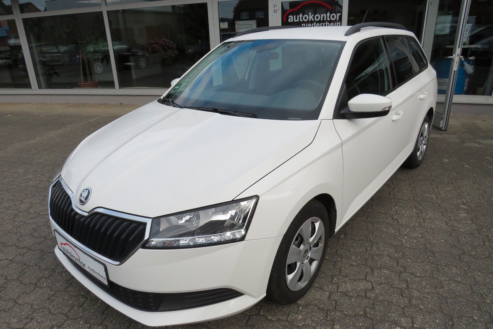 Fahrzeugabbildung SKODA Fabia Ambition DSG PDC NAVI SITZH APP 8-FACH 1.H