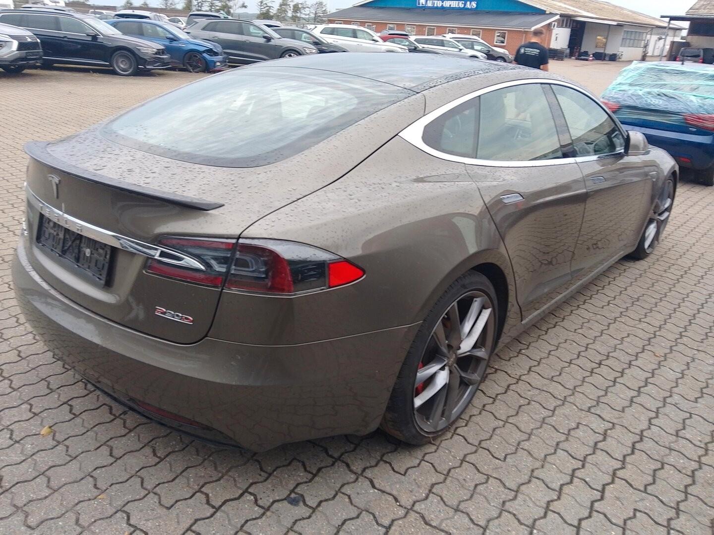 Tesla Model S P90D LUDICROUS