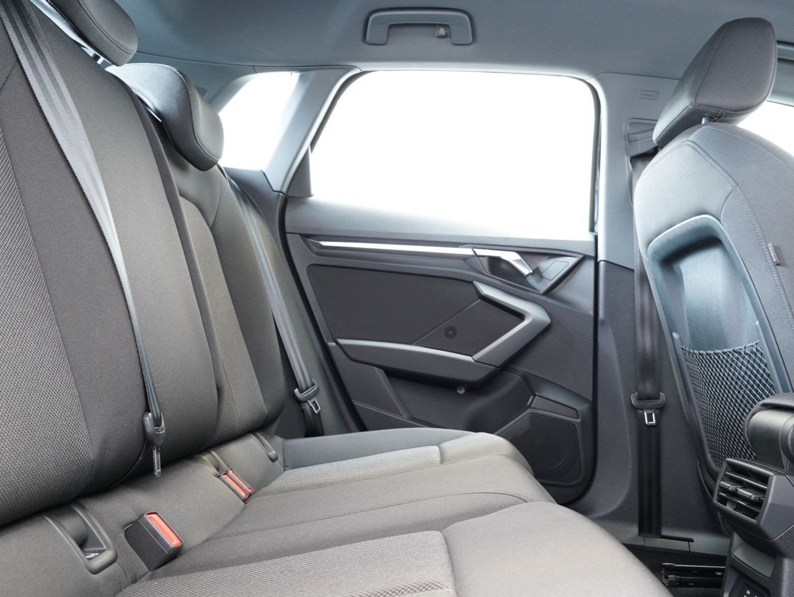 Fahrzeugabbildung Audi A3 Sportback 30 TDI S line LED/MMI/VIRTUAL/CAM