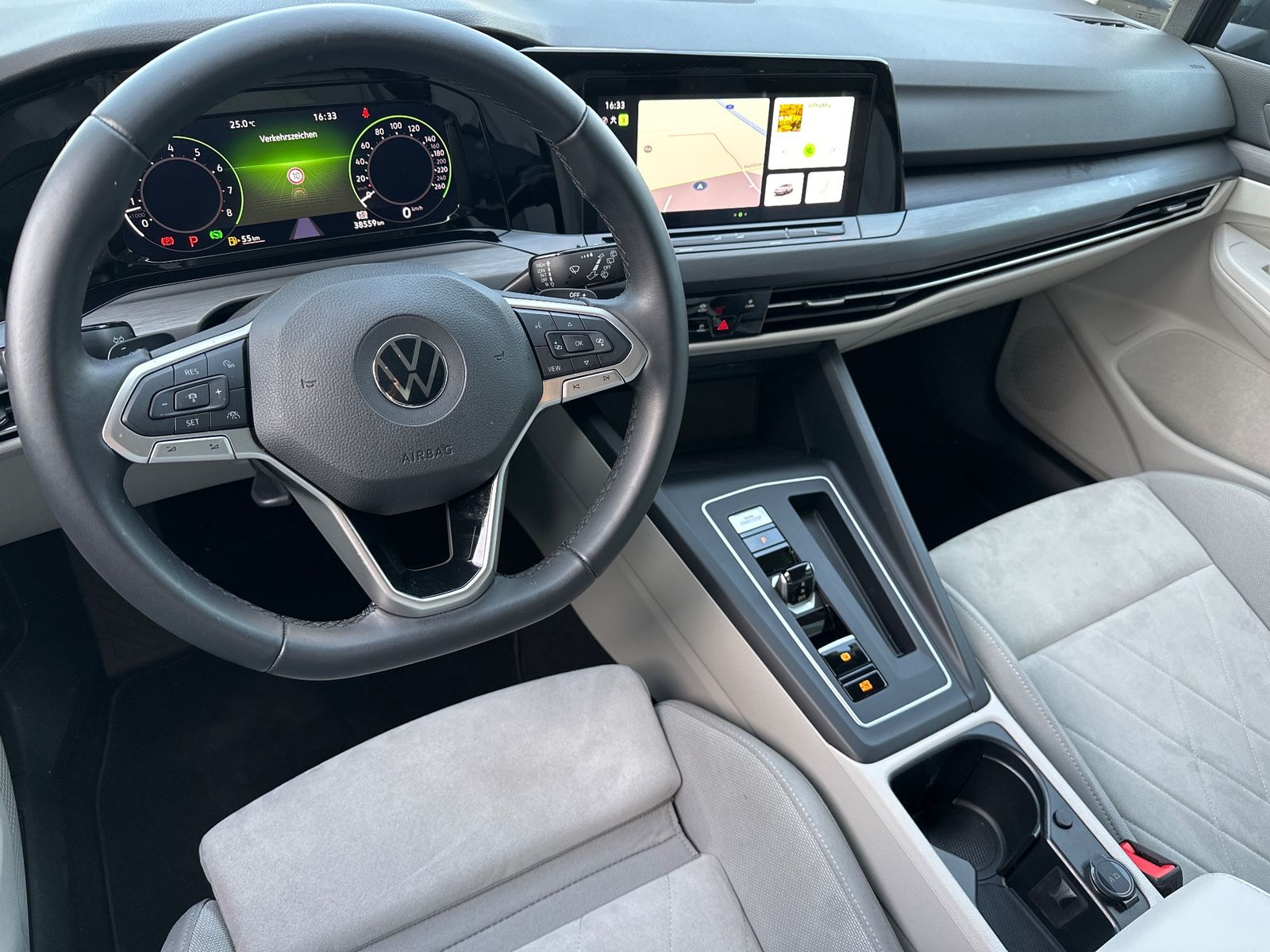 Fahrzeugabbildung Volkswagen Golf Variant 1.5 eTSI OPF DSG Style NAV+LED+ACC