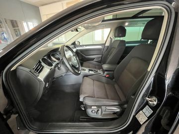 Volkswagen Passat - 10