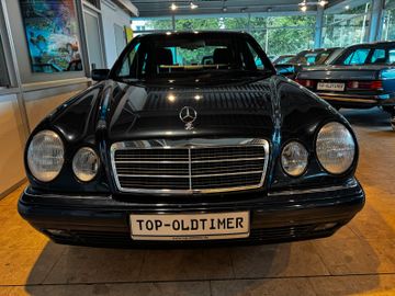 Mercedes E 230 - 3