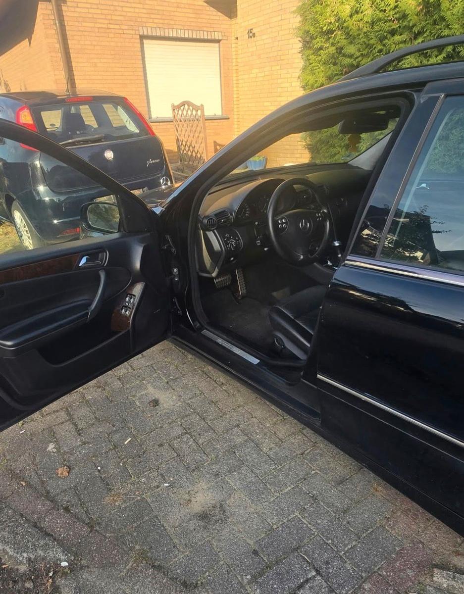 Mercedes-Benz C180 2004 — engine 143 HP (105kW)
