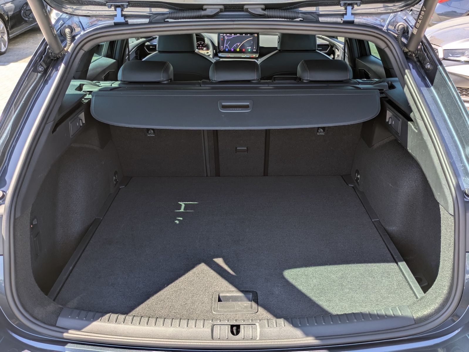 Fahrzeugabbildung CUPRA Leon 1.5 eTSI DSG MATRIX-LED*ACC*AHK*KAMERA*18"