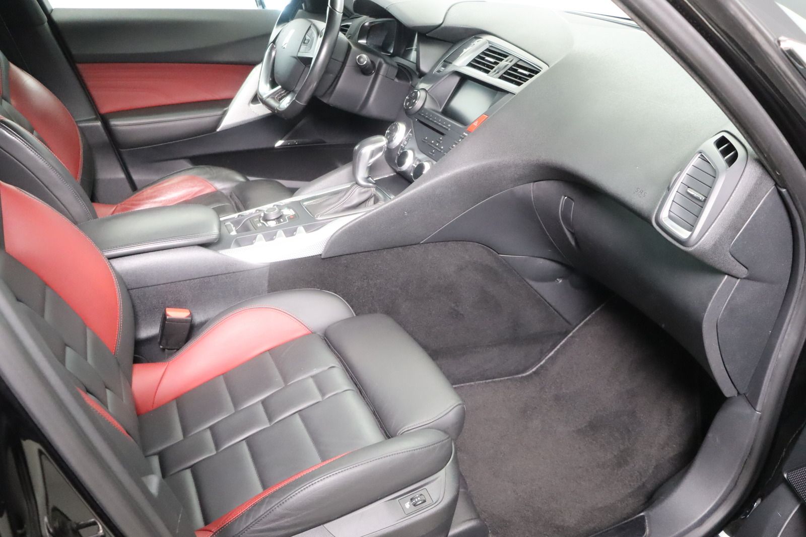 Fahrzeugabbildung DS Automobiles DS5 2.0 HDi SportChic * HUD * LEDER * Navi