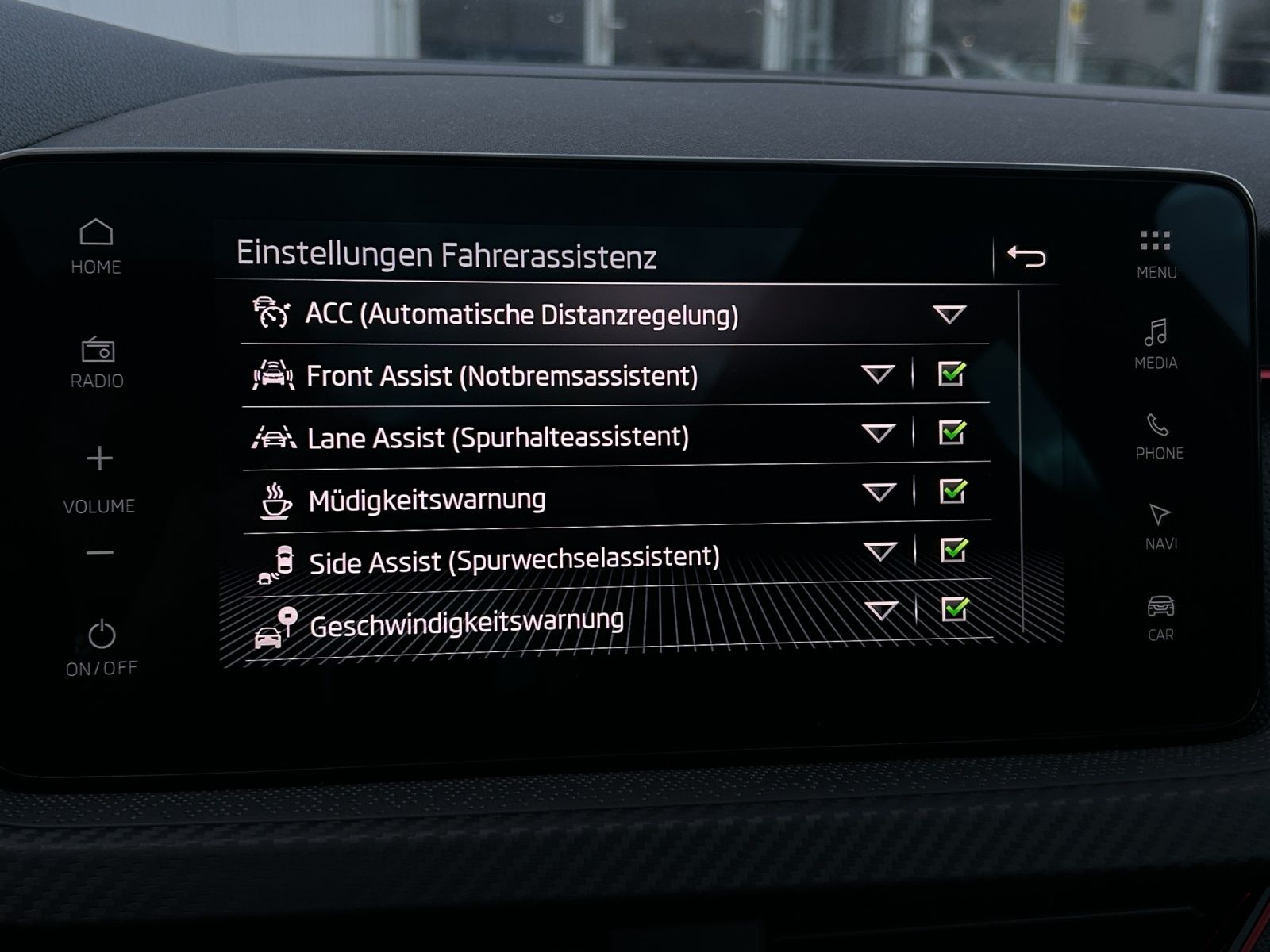 Fahrzeugabbildung SKODA Scala Monte Carlo 1.5TSI DSG Matrix Panodach  Di