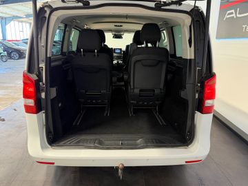 Mercedes V 220 - 6