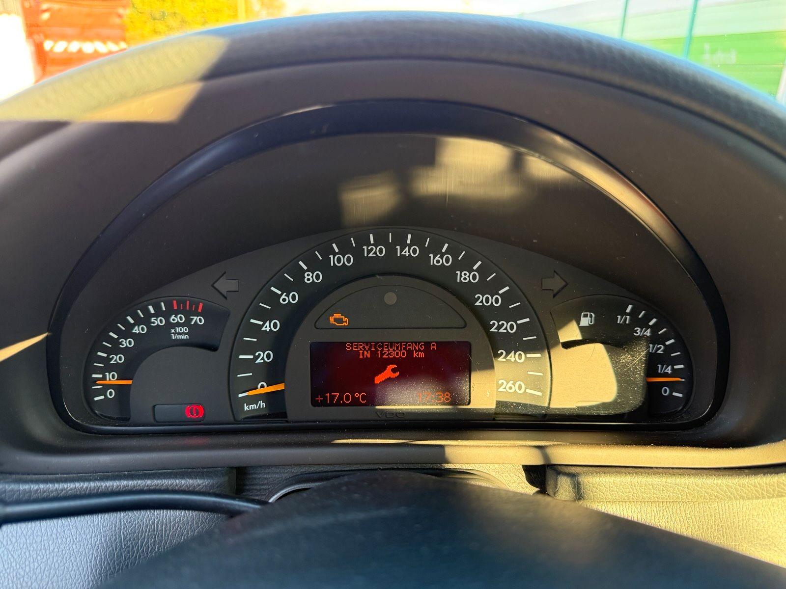 Mercedes-Benz C180 2004 — photo 12