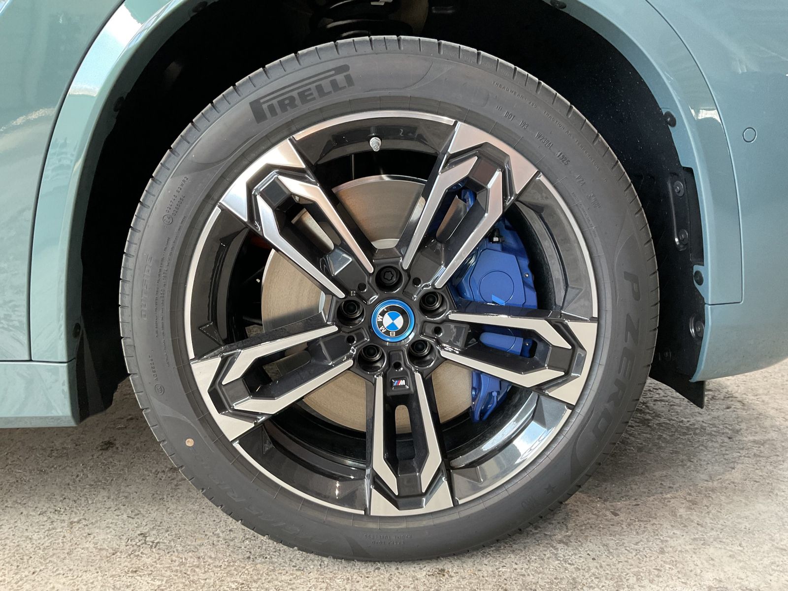 Fahrzeugabbildung BMW iX1 xDrive20 Hifi harman/kardon | Lenkradhzg. |