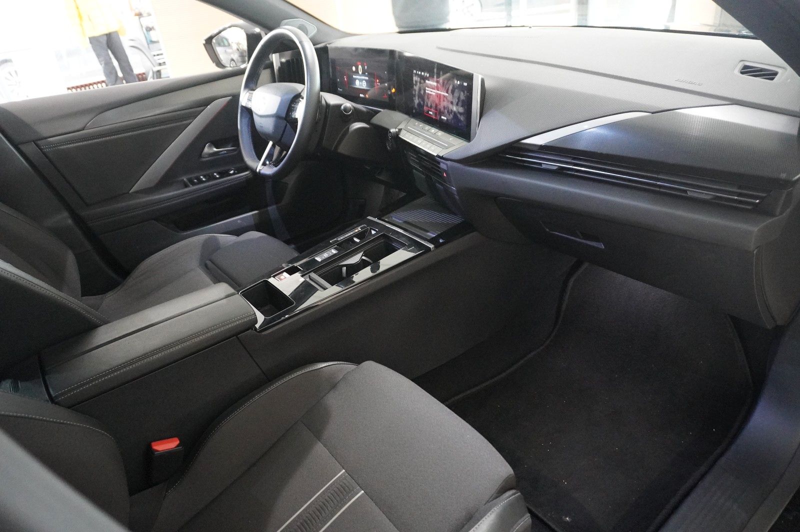 Fahrzeugabbildung Opel Astra L ST 1.2T GS SPORT NAVI/LED/VIRTUAL/SH/AHK