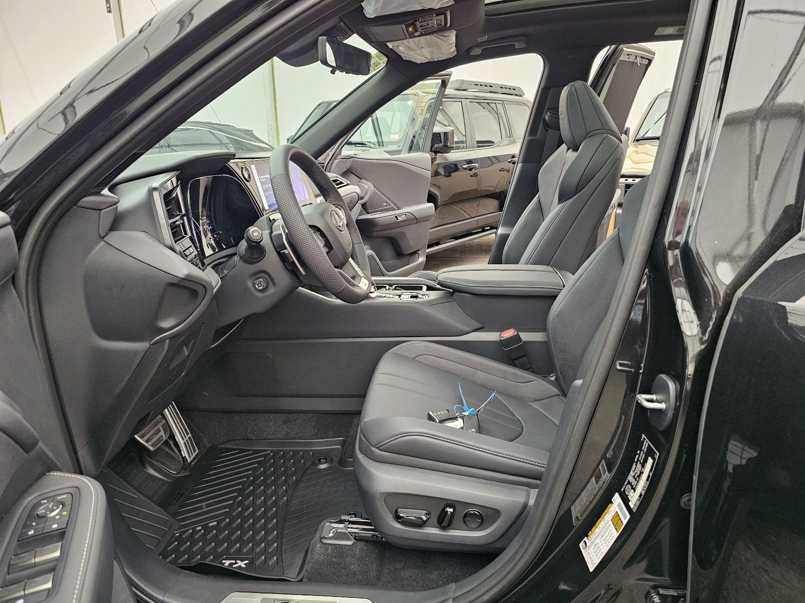 Fahrzeugabbildung Lexus TX500H FSport3 Hybrid T1 72.000 EURO!Stock!