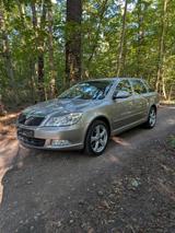 Skoda Octavia 1.6L 105PS Rauchfrei Tierfre... - Skoda Octavia aus 2012 mit Diesel-Antrieb: Kombi, 1.6