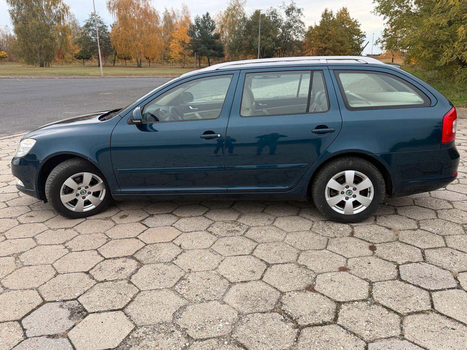 Skoda Octavia 2012 — interior