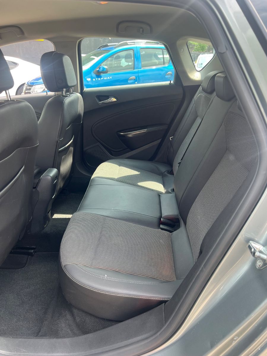 Fahrzeugabbildung Opel Astra J Lim. 5-trg. Innovation