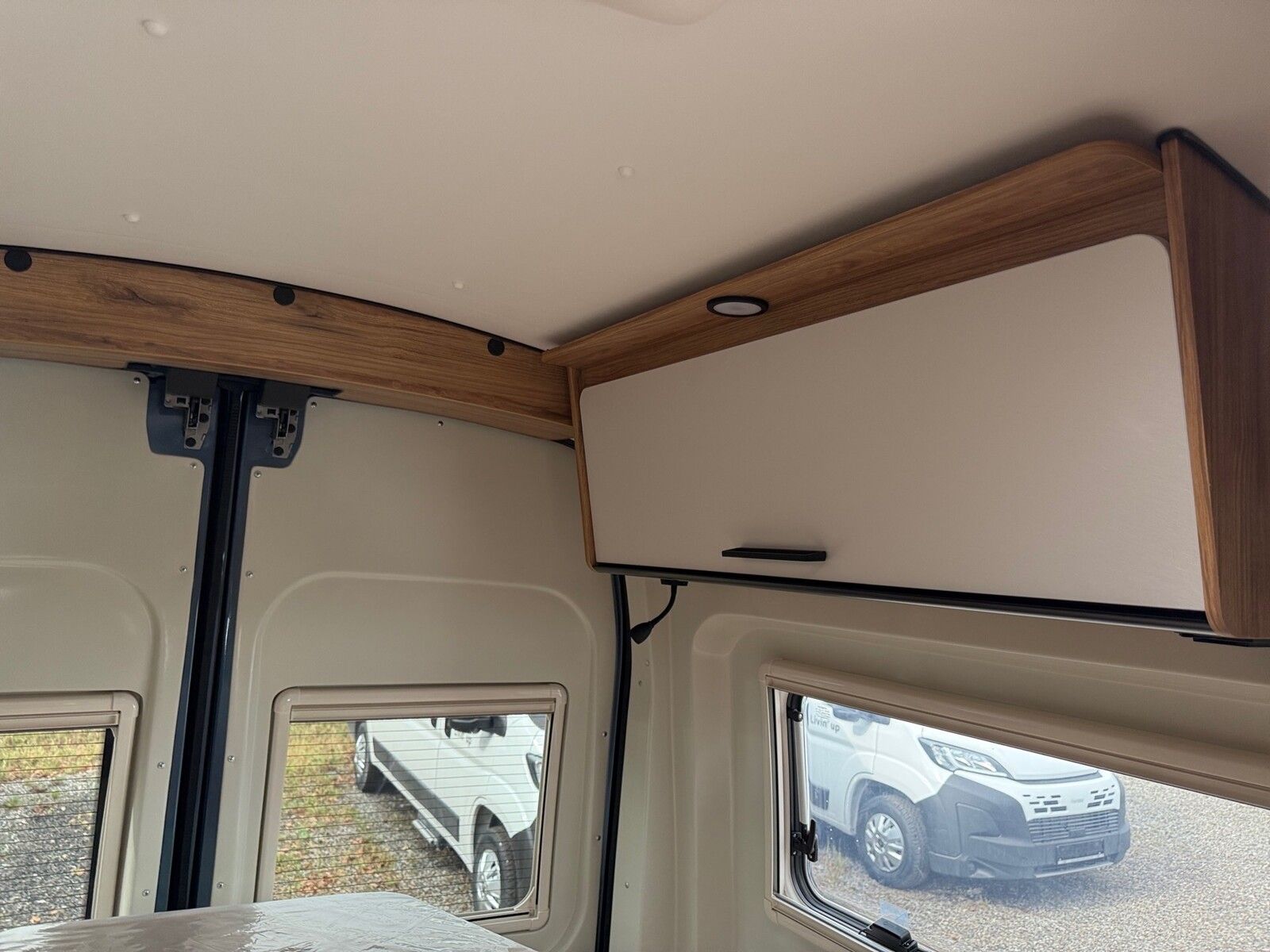 Fahrzeugabbildung Karmann Dexter 4x4 DE 570 AW Klima, RFK, El. Trittstufe