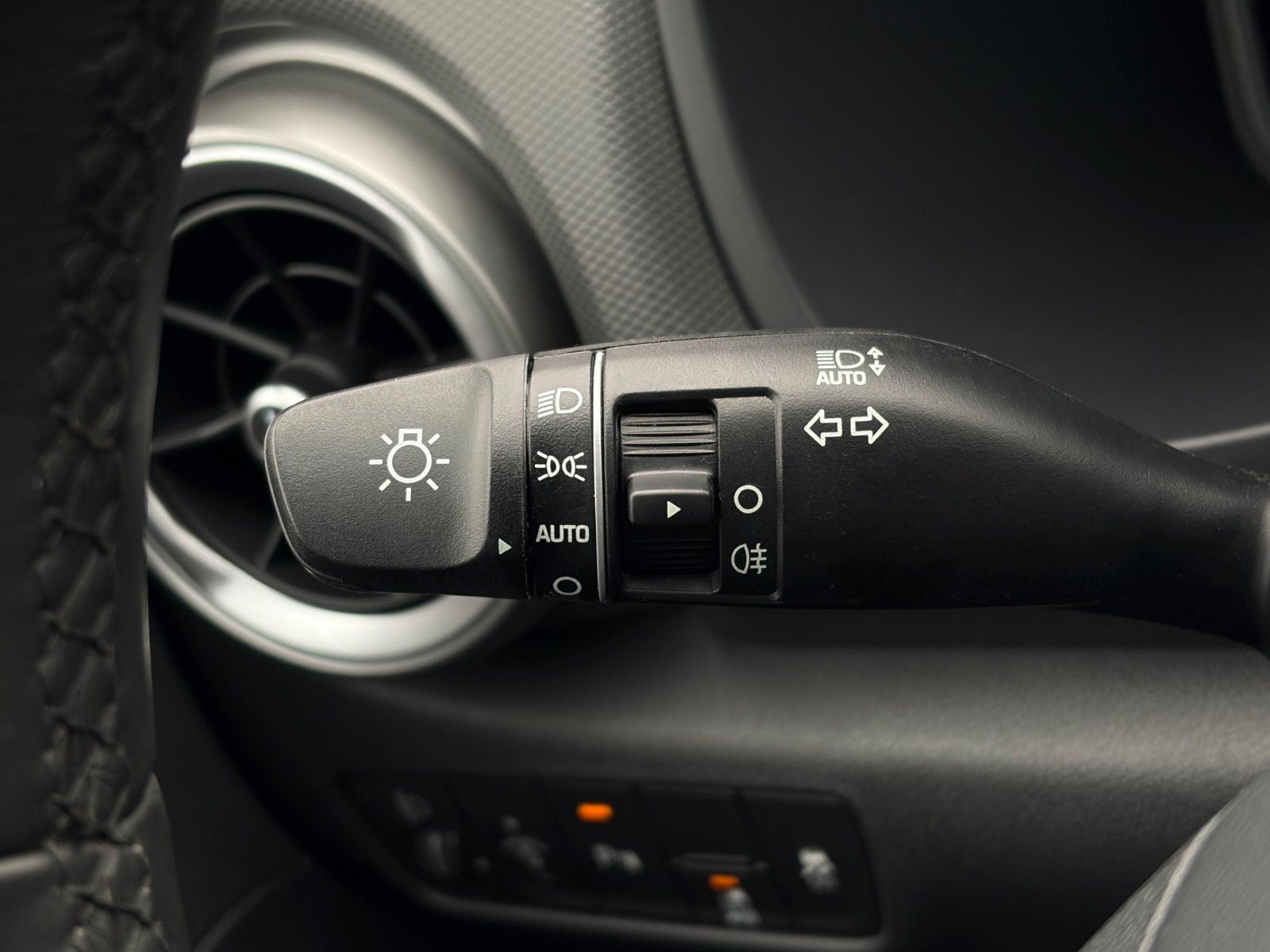 Fahrzeugabbildung Hyundai KONA E Trend ACC LKAS NAV CAM PDC KRELL CarPlay