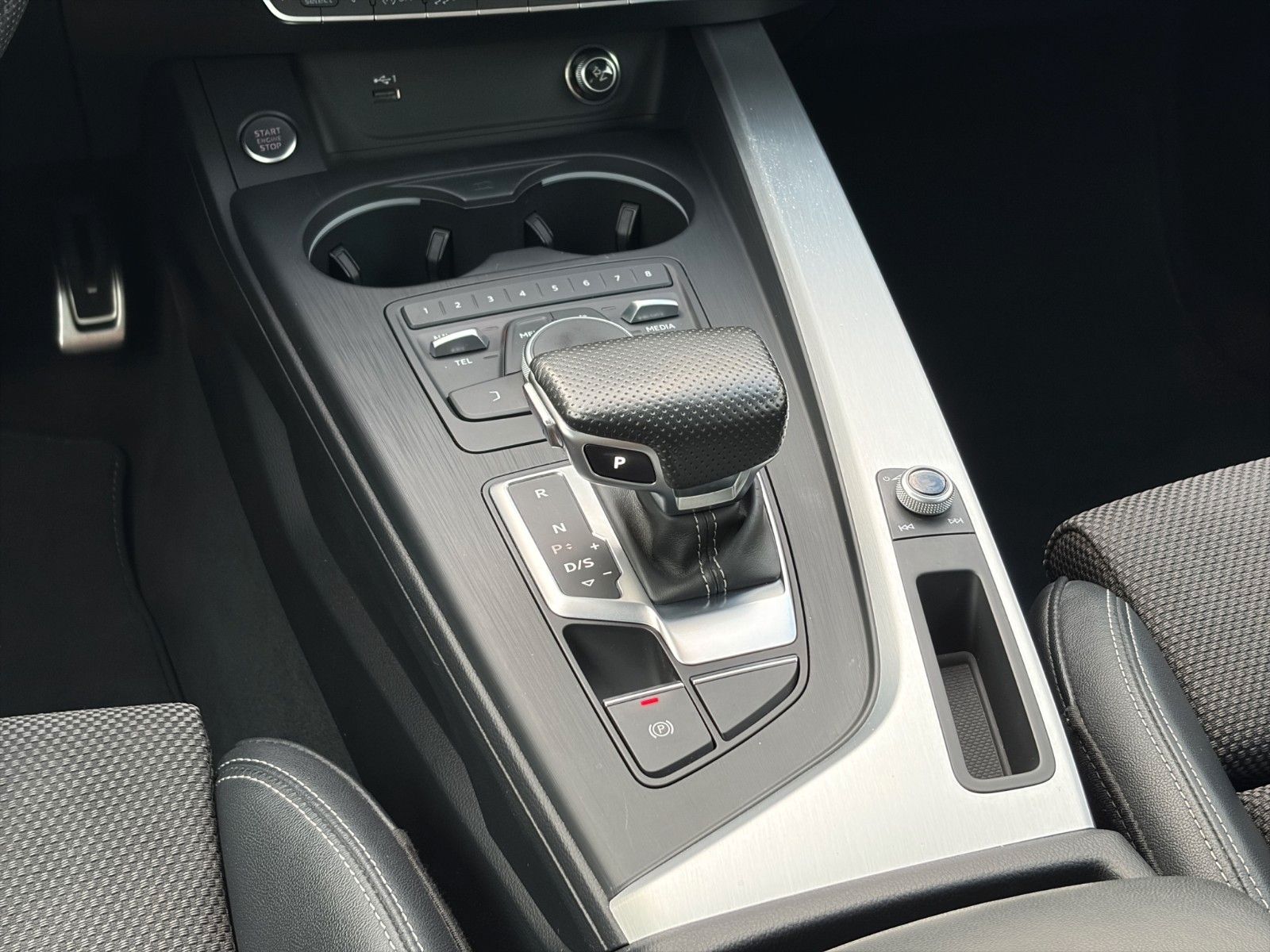 Fahrzeugabbildung Audi A4 Avant DSG quattro S Line*Pano*AHK*LED*SHZ*