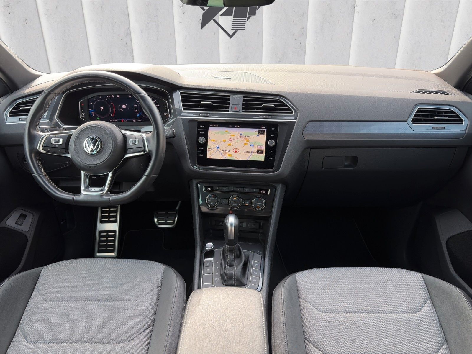 Fahrzeugabbildung Volkswagen Tiguan Highline R-Line 4Motion DSG*ACC*LED*SHZ**