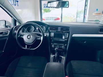 Volkswagen Golf - 6