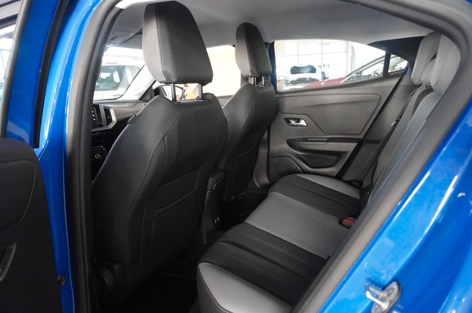 Fahrzeugabbildung Opel Mokka ELEGANCE 1.2T NAVI/LED/KAMERA/SPORT/SH/DAB
