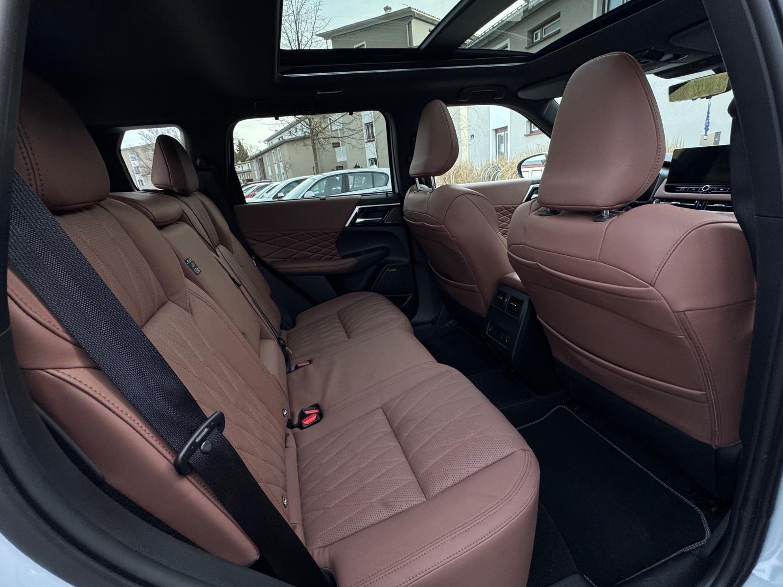 Mitsubishi LUXURY  2.4 PHEV 100 kW S-AWC Top
