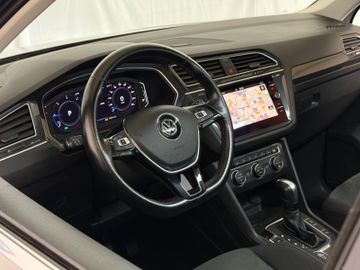 Volkswagen Tiguan - 11