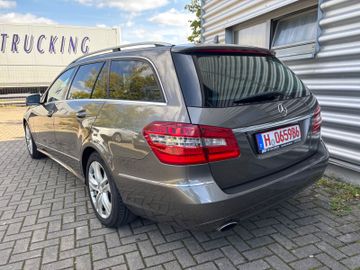 Mercedes E 200 - 4