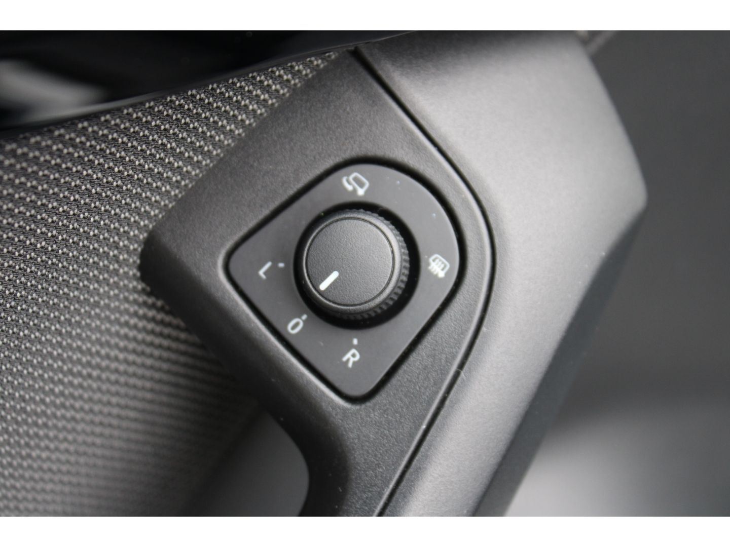 SEAT Ateca 1.5 TSI Xcellence LED GJR GRA RFK Navi AHK - Image 14