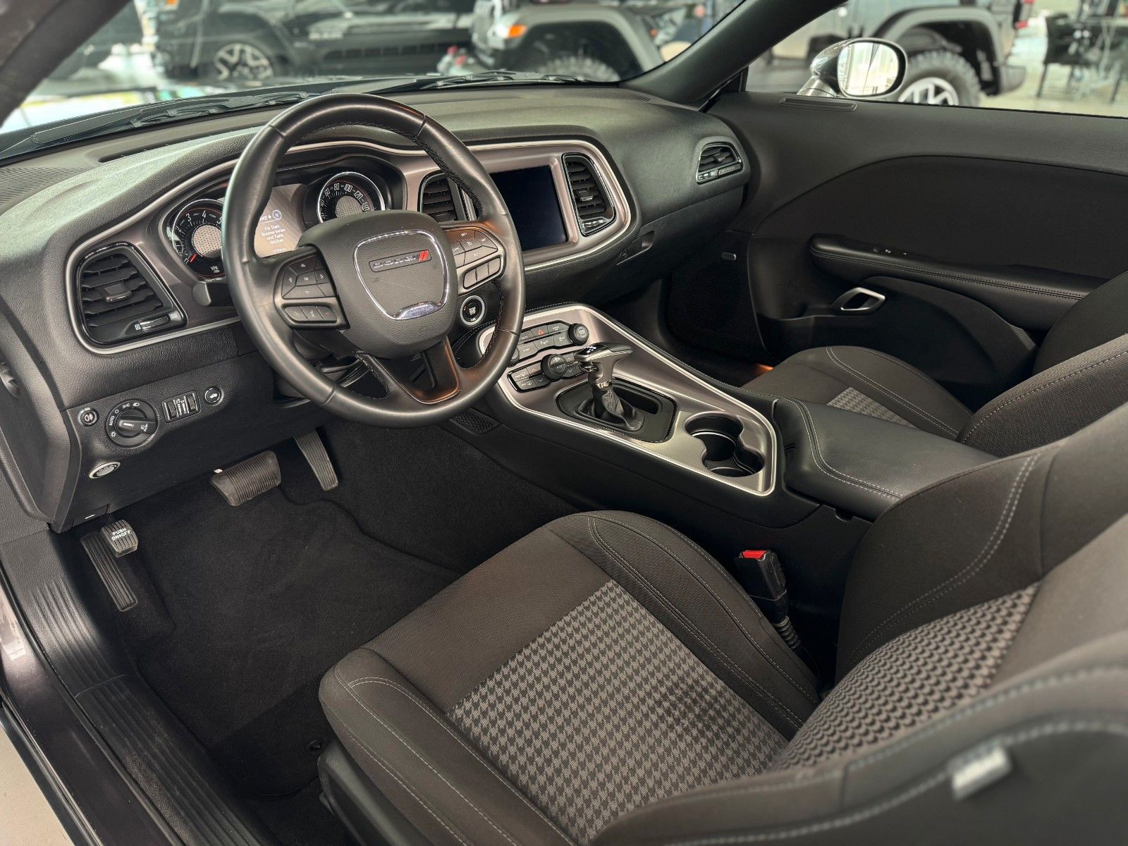 Fahrzeugabbildung Dodge Challenger SXT 3.6 V6 Navi Alpine CarPlay LPG