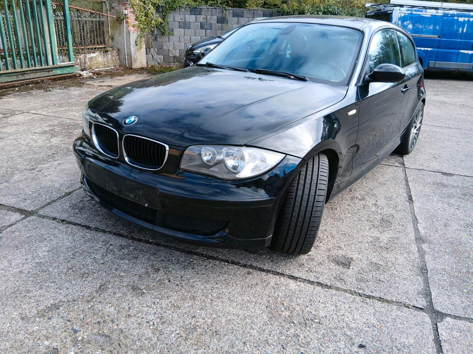 BMW 116 2008 — вигляд ззаду