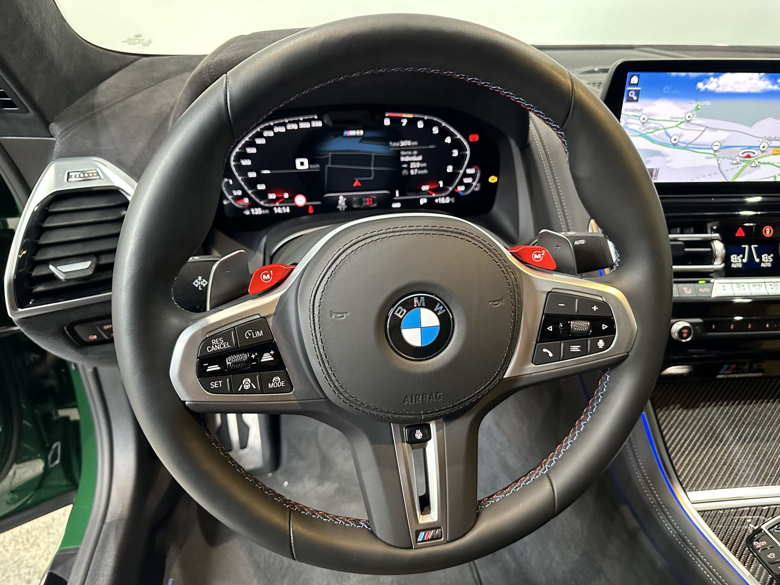Fahrzeugabbildung BMW M8 Coupé B&W Surround TV-Funktion Sitzbelüftung