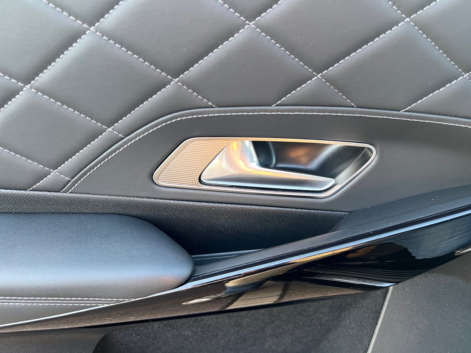 Fahrzeugabbildung DS Automobiles DS7 Crossback E-Tense 4x4 300 Anhängerkupplung