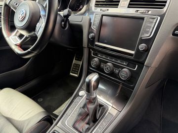 Volkswagen Golf - 11