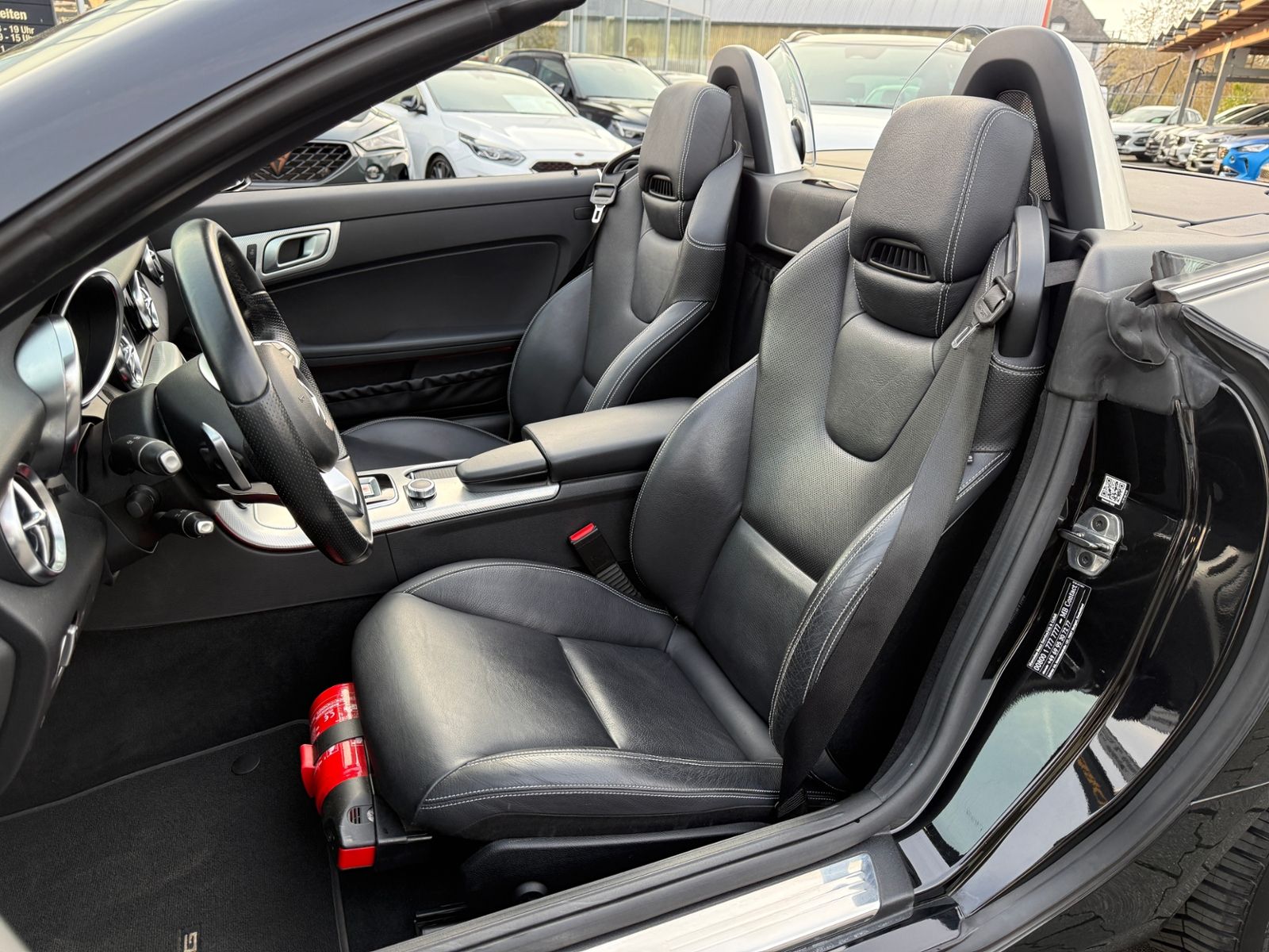 Fahrzeugabbildung Mercedes-Benz SLC 300 9G AMG Line MEMORY LED ACC