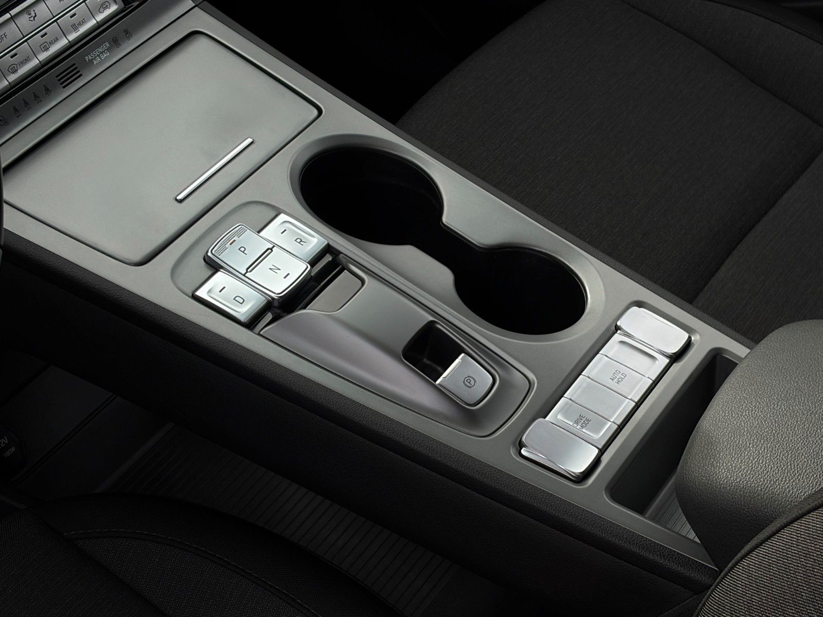 Fahrzeugabbildung Hyundai KONA E Basis 2WD LKAS CAM CarPlay DAB+ 17" 305km