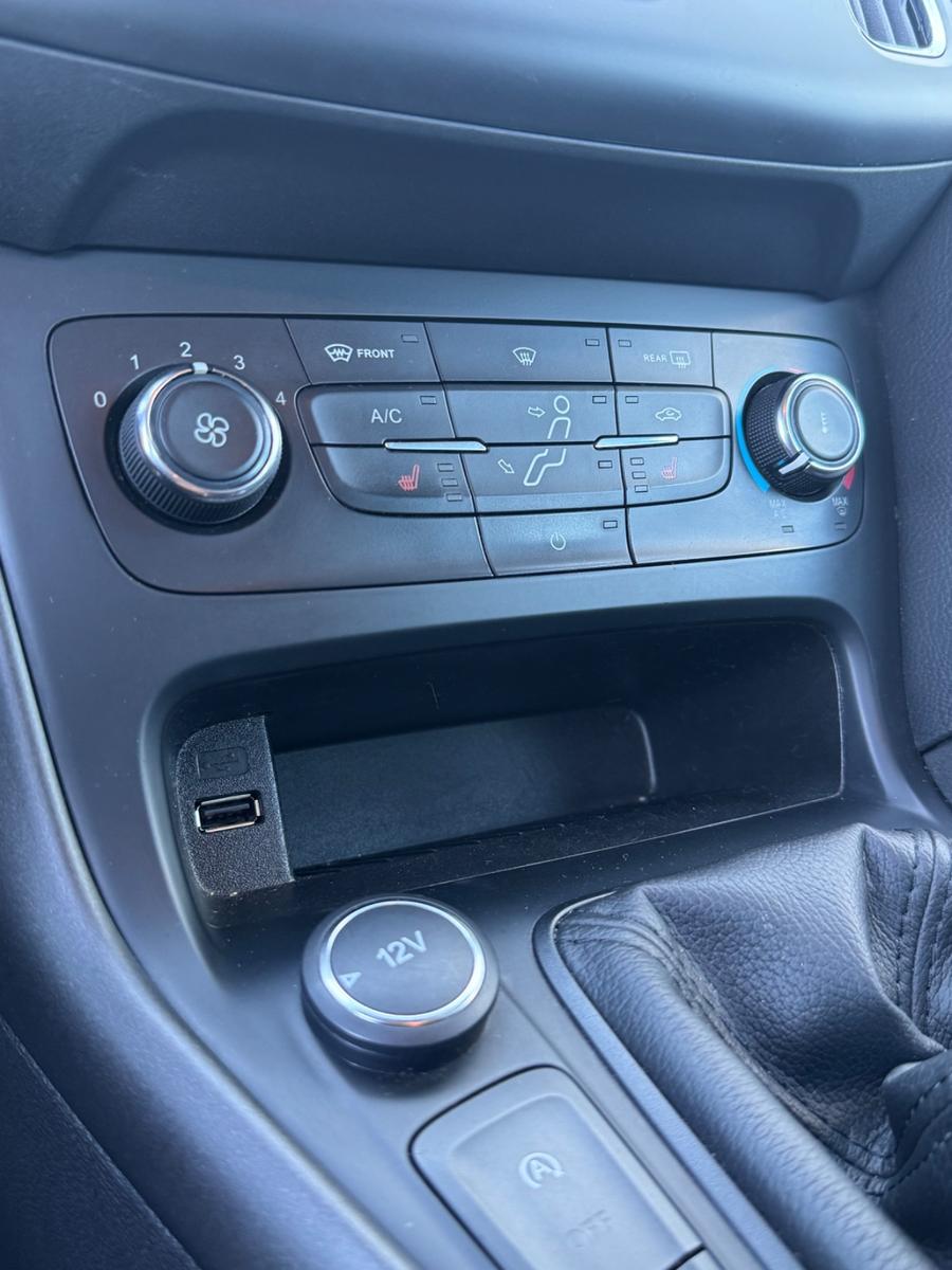 Ford Focus 2015 — photo 19