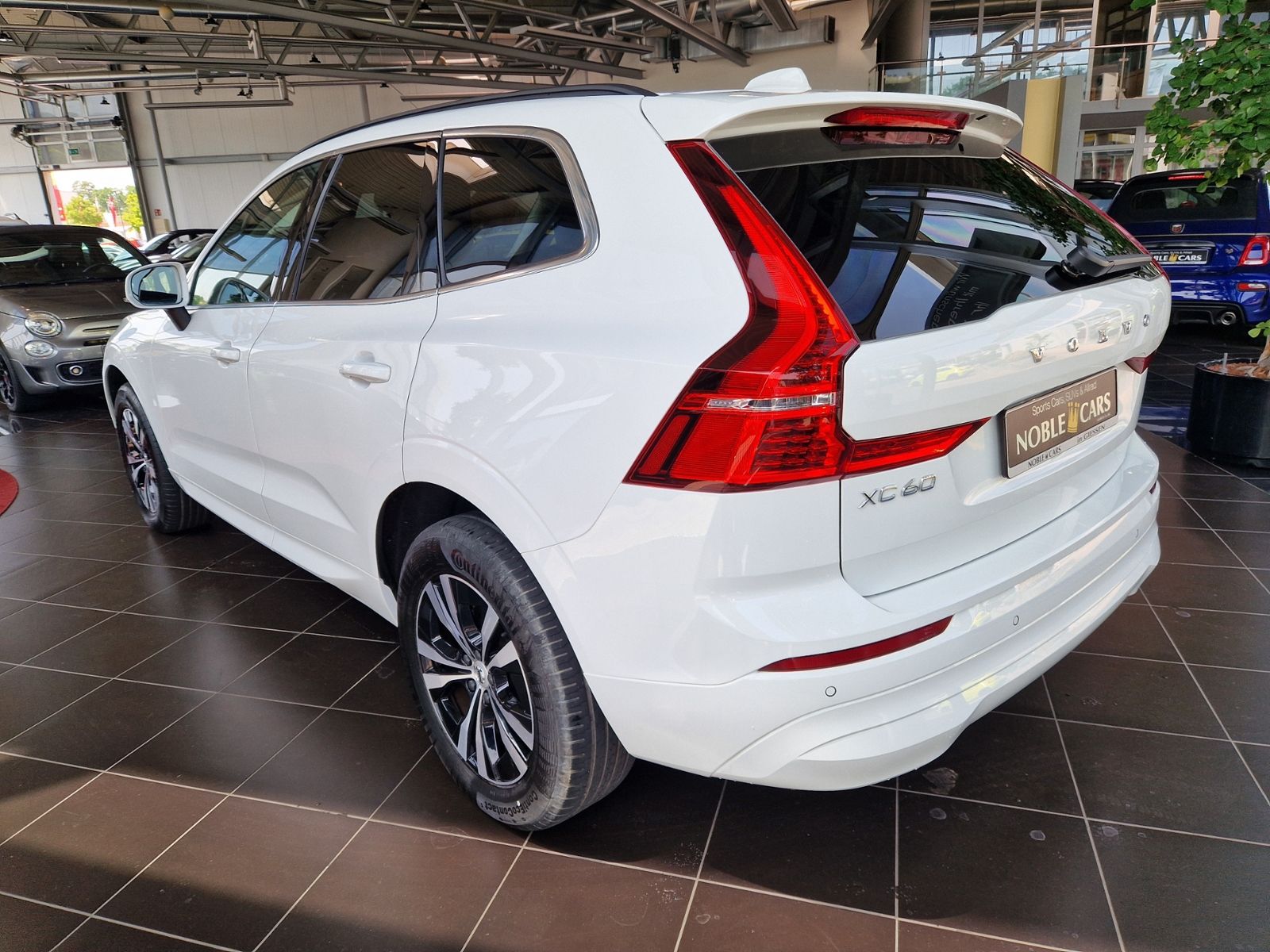 Fahrzeugabbildung Volvo XC60 Momentum Pro 2WD PANO H/K LED