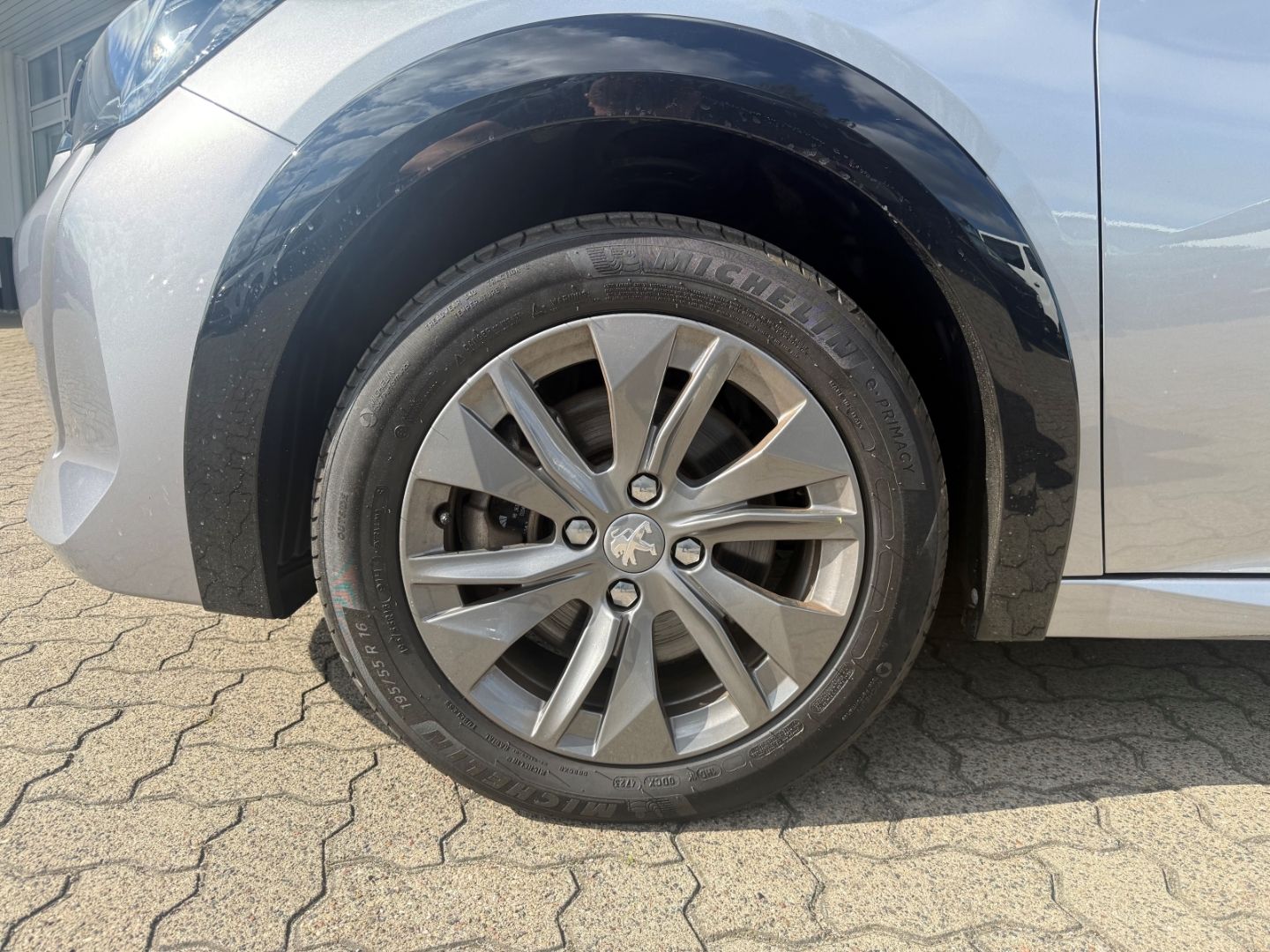 Fahrzeugabbildung Peugeot 208 -e Allure Pack SHZ+Kamera+11KW Schnelllader