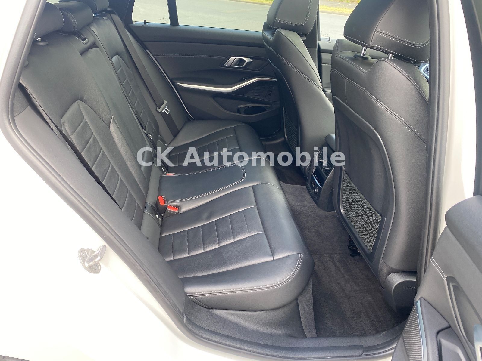 Fahrzeugabbildung BMW M340i Touring xDrive/Navi/HeadUP/Pano/360°