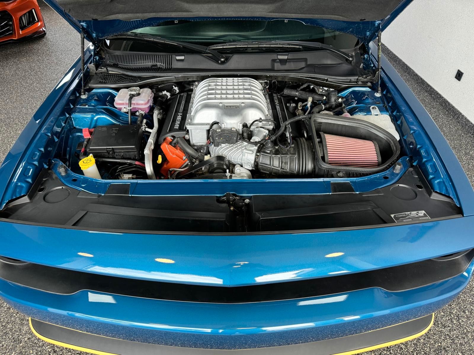 Fahrzeugabbildung Dodge CHALLENGER HELLCAT JAILBREAK-LAGUNA-YELLOW CAL.-