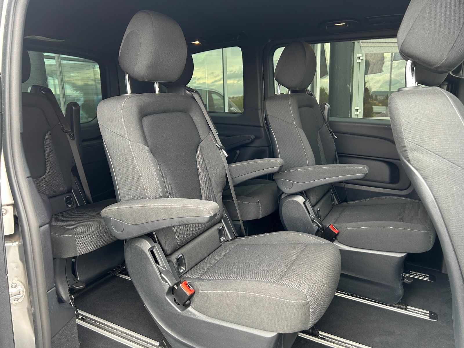 Fahrzeugabbildung Mercedes-Benz V 250 d EDITION AMG elektr Türen DISTRONIC