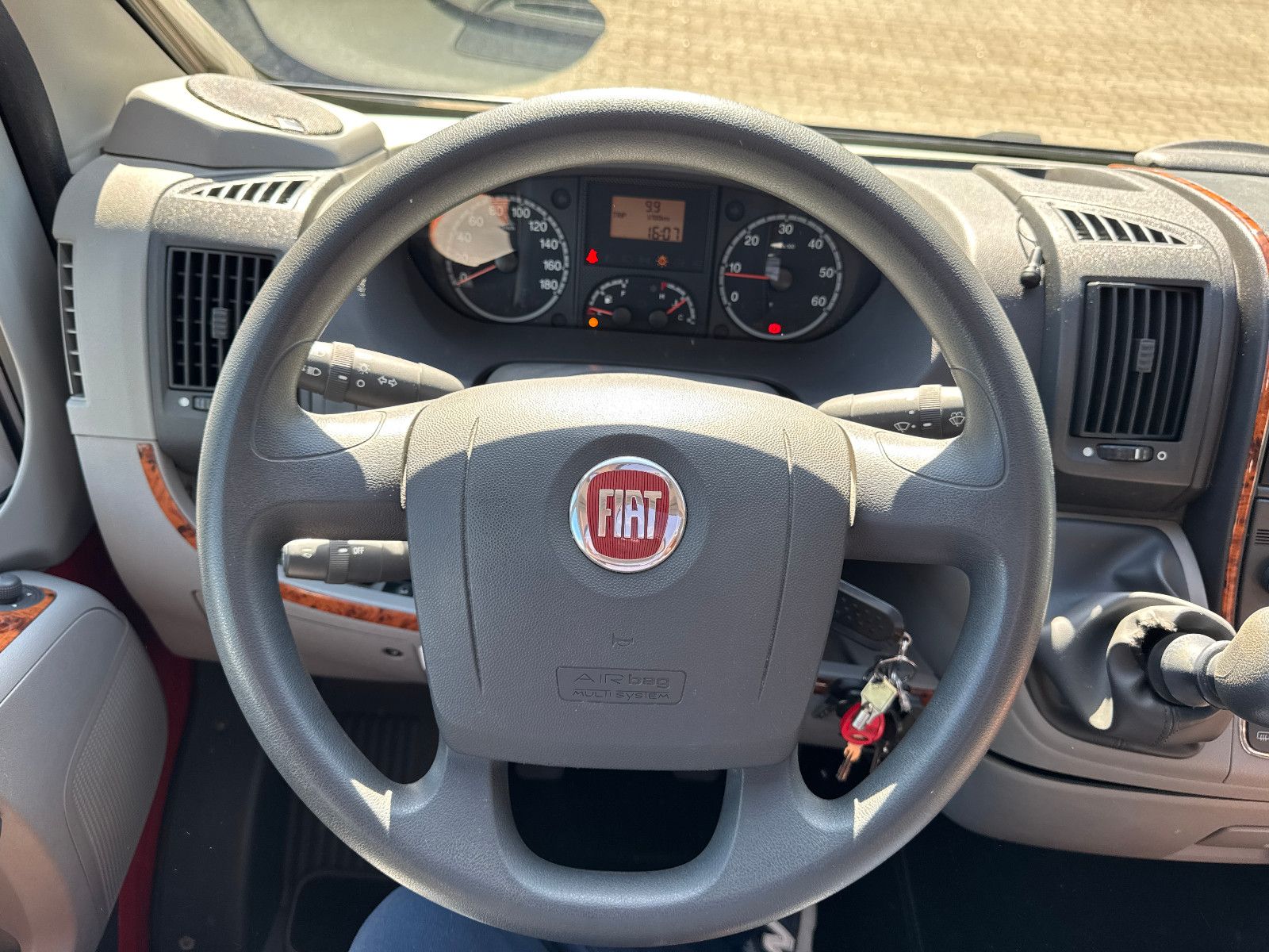 Fahrzeugabbildung Dethleffs GLOBEBUS T 004 FIAT KAMERA SAT TV LUFTFEDERUNG