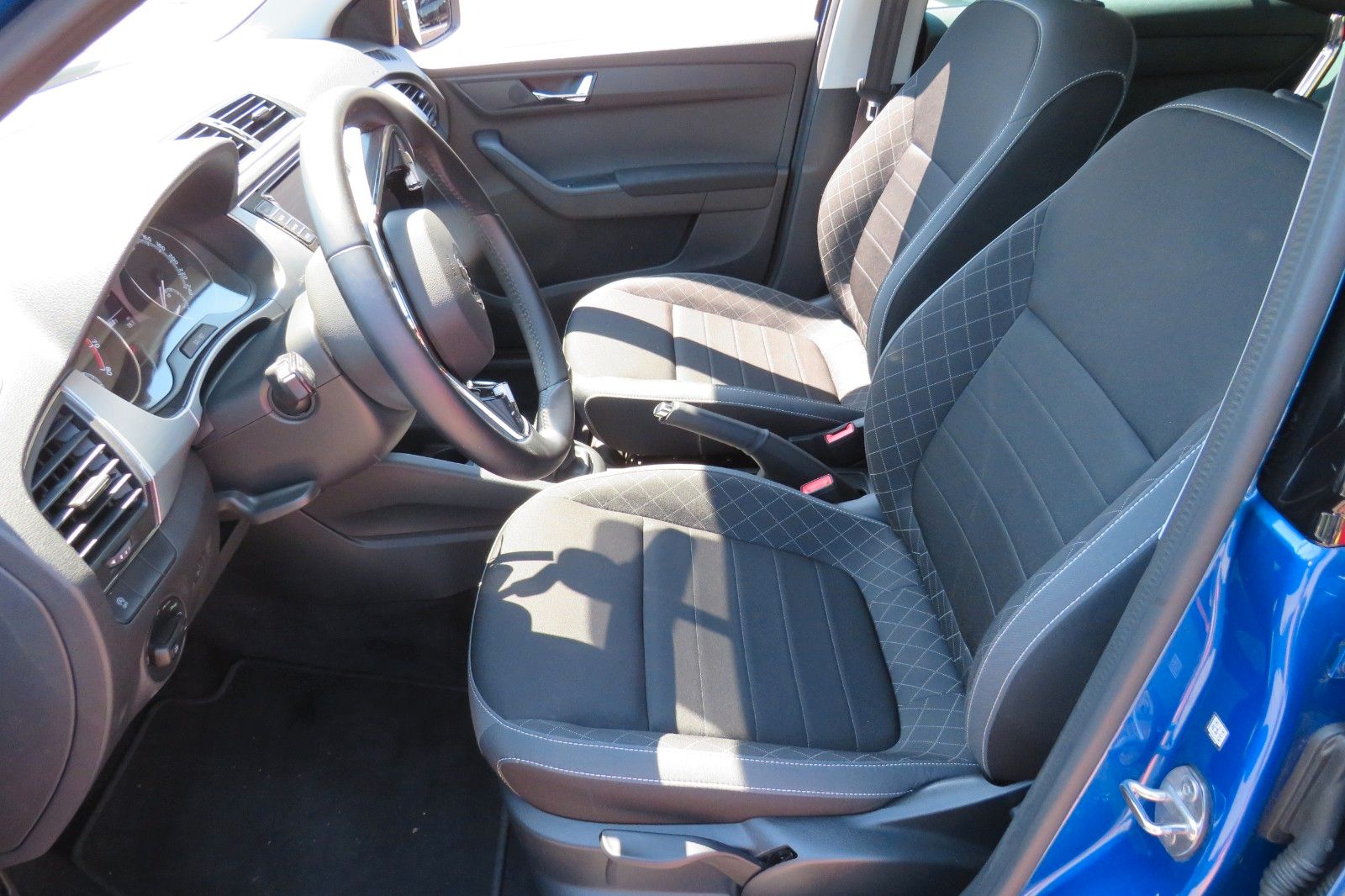Fahrzeugabbildung SKODA Fabia Combi Ambition GRA SMART-LINK SITZH. PDC 1