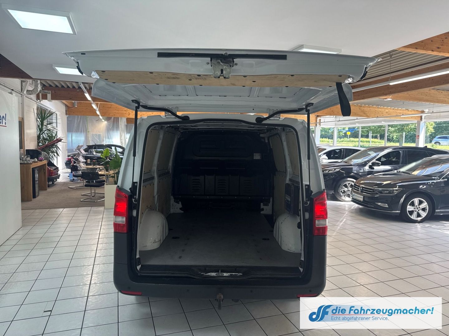 Fahrzeugabbildung Mercedes-Benz Vito Kasten 116 CDI 4x4 lang AHK Navi DAB *EXPOR