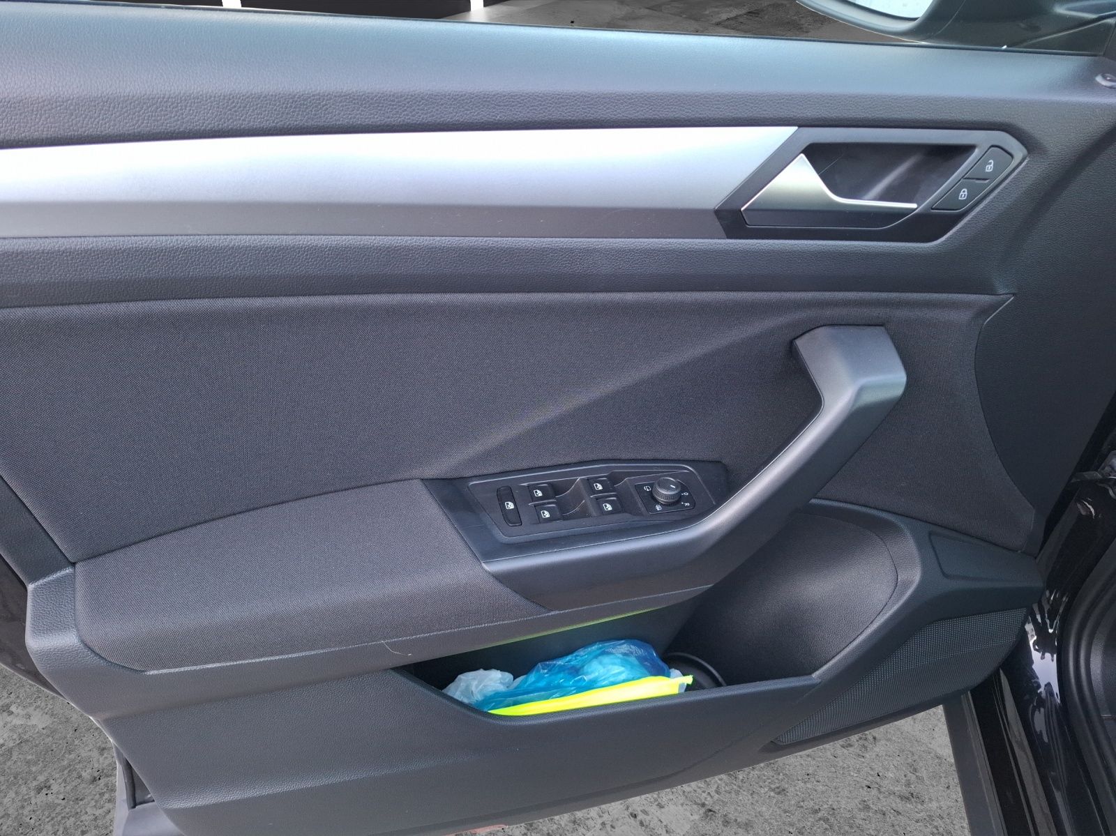 Fahrzeugabbildung Volkswagen T-Roc TSI Life LEDplus ACC Kamera Sound Navi