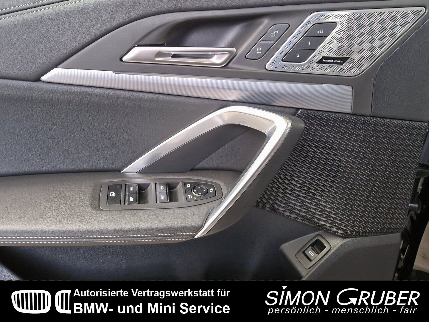 Fahrzeugabbildung BMW X1 xDrive23i Mild-Hybrid xLine Panorama HUD LED