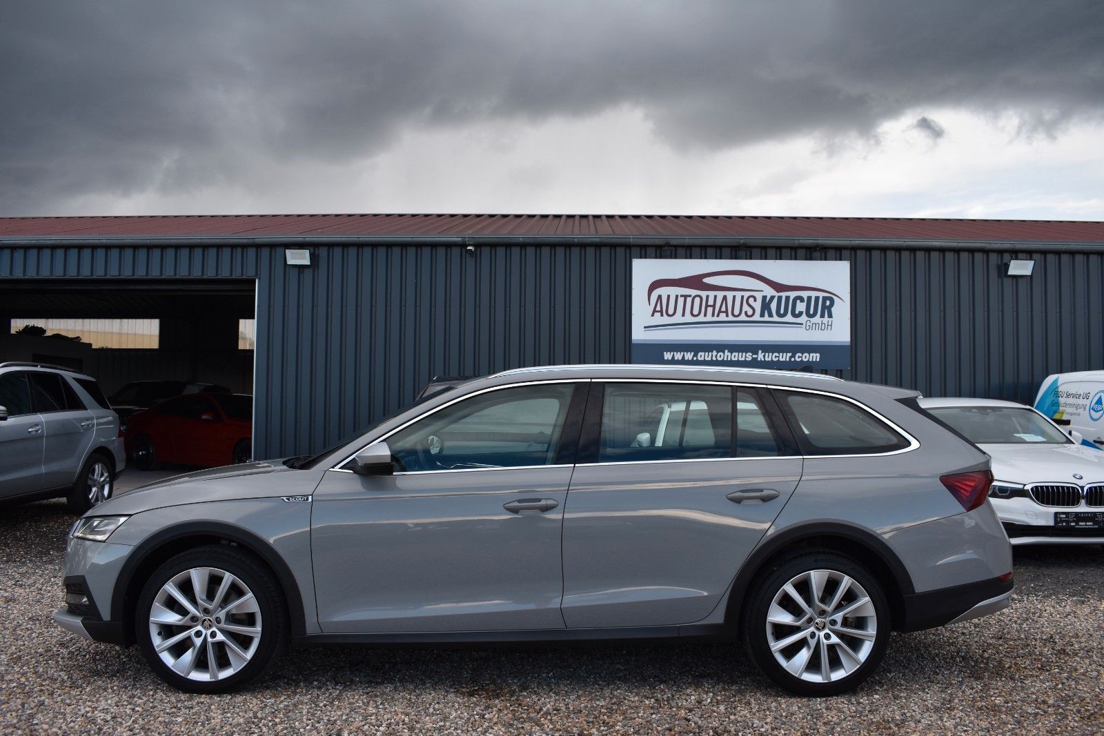 Fahrzeugabbildung SKODA Octavia Combi Scout 4x4/KEYLESS/HUD/AHK/LED