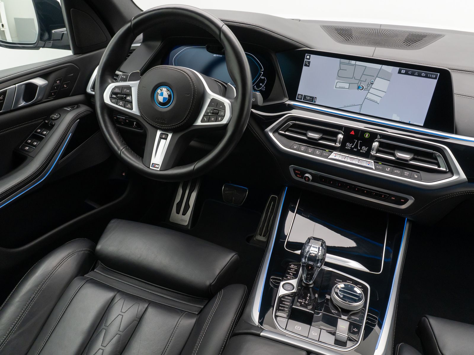 Fahrzeugabbildung BMW X5 xD45e M Sport 360° Laser SoftCl HUD DAB HiFi