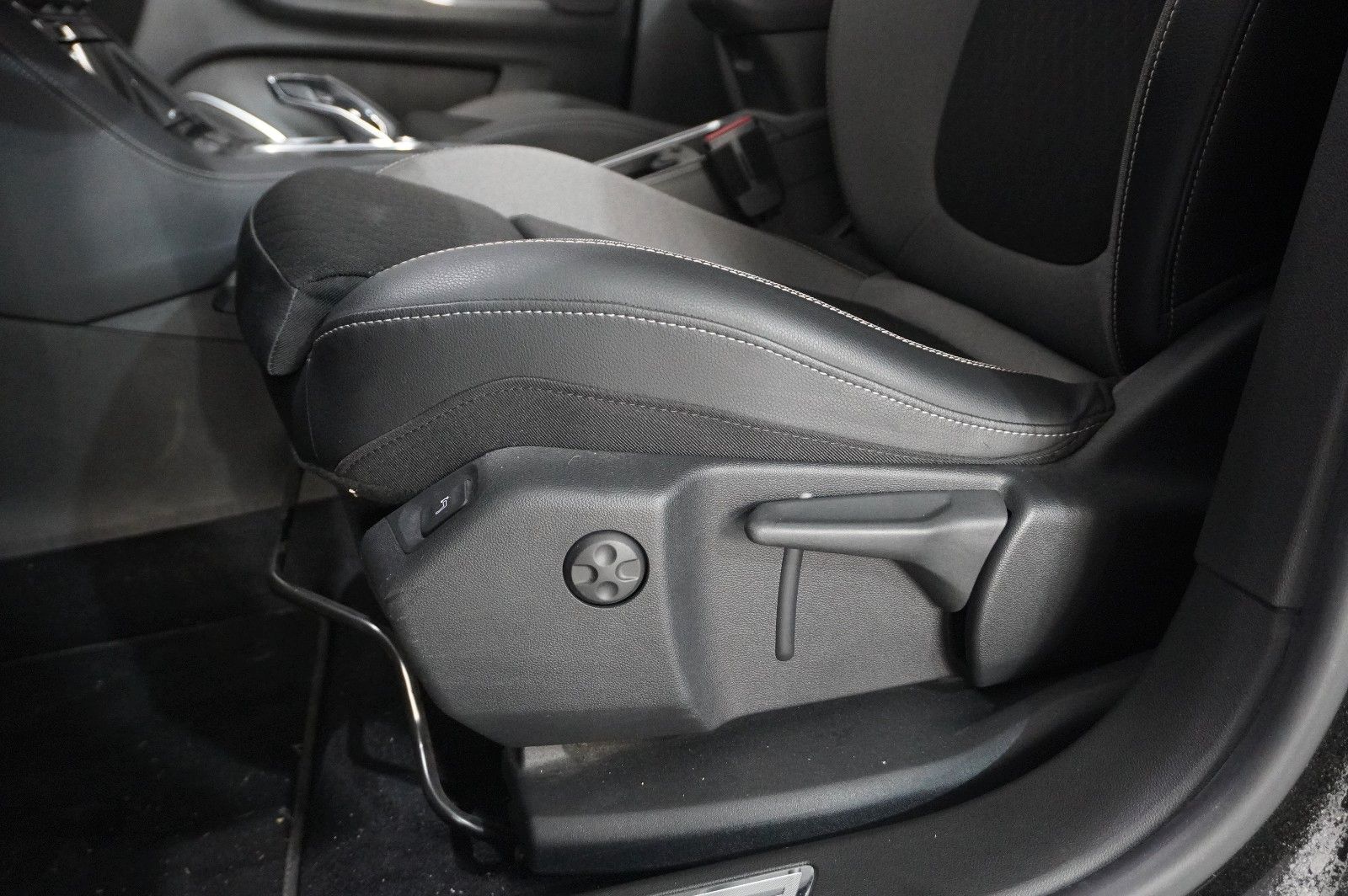 Fahrzeugabbildung Opel Grandland (X) 1.6 PHEV ULTIMATE NAVI/LED/360°/SH